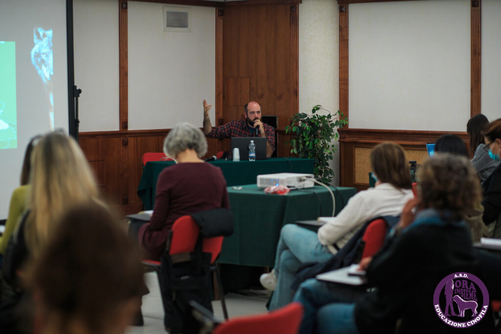 conferenza Lupi e Cani mondi a confronto